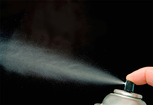 Insecticidele cu aerosoli vă permit să eradicați furnicile dintr-un apartament într-un timp scurt