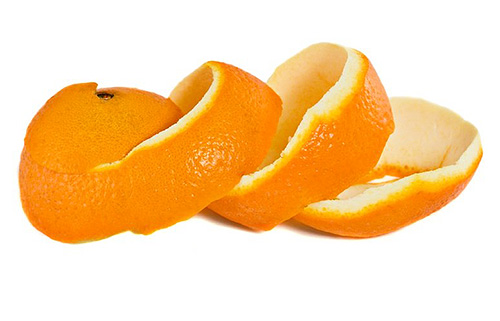 Verse sinaasappelschillen kunnen motten verjagen van voedselvoorraden, maar ze kunnen de larven niet vernietigen.