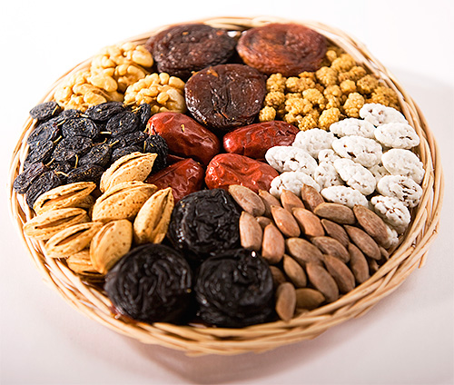 Larvy potravinových molů jedí také ořechy, sušené ovoce a sušené bobule.