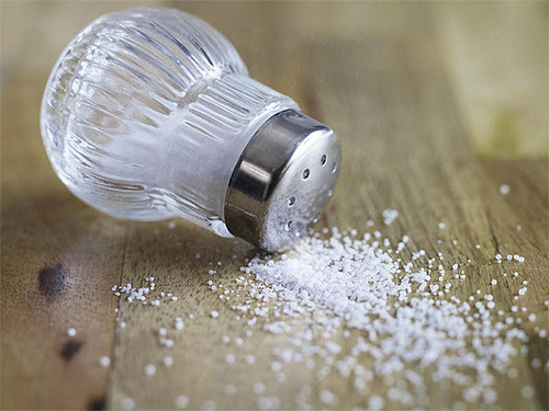 Folosind un amestec de oțet și sare, puteți scăpa de păduchii de pe cap în câteva proceduri.