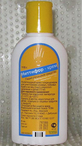 Nittifor의 이가 치료제에는 효과적인 살충제 퍼메트린이 포함되어 있습니다.
