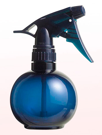 A hígított rovarirtó koncentrátum permetezéséhez egy egyszerű háztartási spray-palack is megteszi.