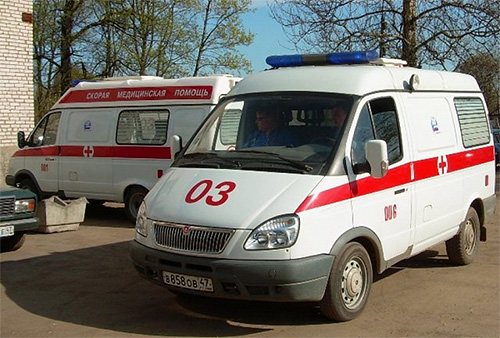 Om offrets hälsa snabbt försämras efter ett getingstick ska ambulans omedelbart tillkallas.