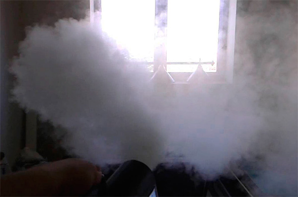 قنبلة دخان واحدة من سامورو تكفي لتدمير بق الفراش في غرفة تصل مساحتها إلى 300 متر مربع. م.