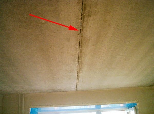 Các vết nứt trên tường, trần nhà và sàn nhà cũng thường cho phép ký sinh trùng di chuyển giữa các phòng.