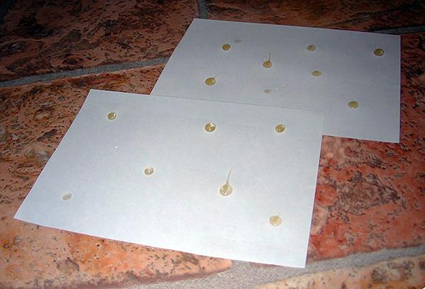 Druppels van het medicijn kunnen ook op verschillende substraten worden aangebracht om de oppervlakken in de kamer niet te bevlekken.