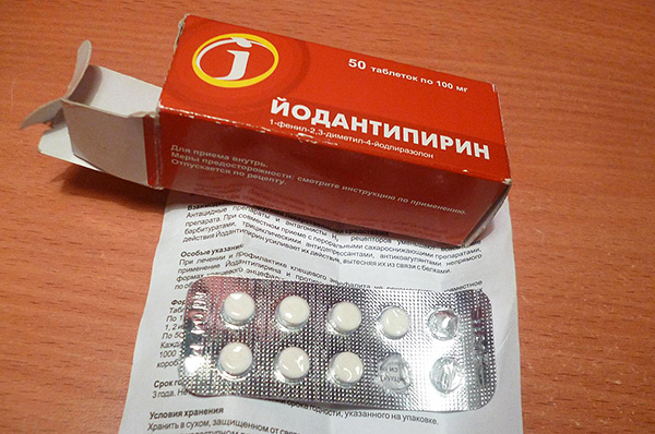 La jodantipirina è talvolta usata come sostituto dell'immunoglobulina per l'encefalite da zecche, sebbene alcuni esperti considerino il farmaco inefficace.