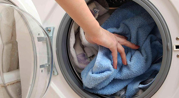 Hampir semua hama linen boleh dimusnahkan dengan hanya mencuci pakaian pada suhu tinggi.