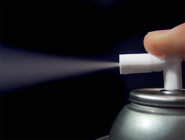 Tidak seperti semburan, tin aerosol mampu menghantar aliran produk selagi injap ditahan.